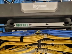 sistronic instalación fibra óptica edificios odf patch panel